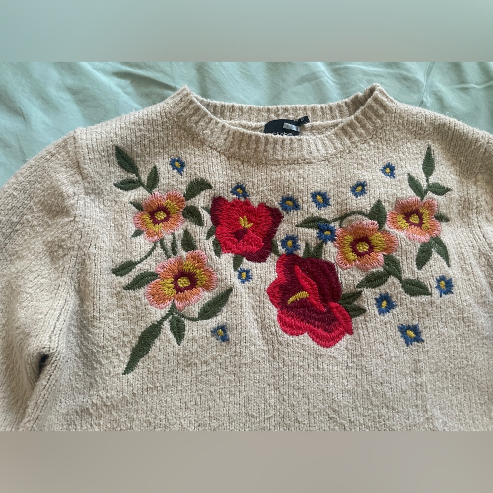 Cliche’ Cream Floral Embroidered Crewneck Sweater
